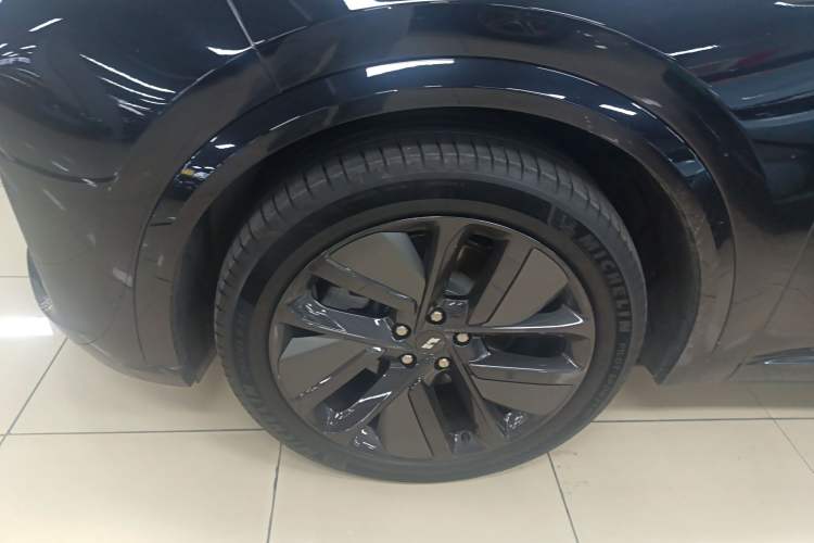 Used Li Auto L9 2024 Ultra Model Exterior 4