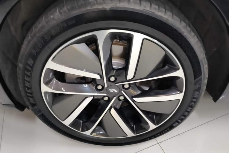 Used Li Auto L9 2024 Ultra Model Left Front Wheel Hub