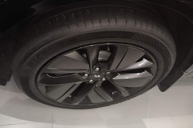Used Li Auto L9 2024 Ultra Model Left Front Wheel Hub