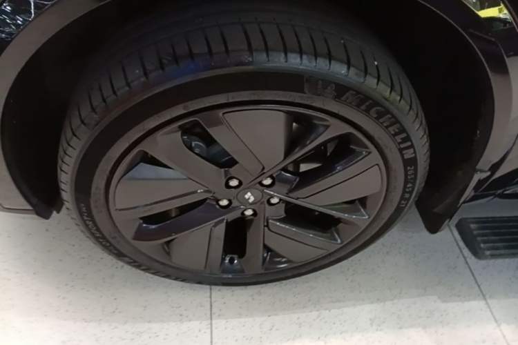 Used Li Auto L9 2024 Pro Model Left Front Wheel Hub