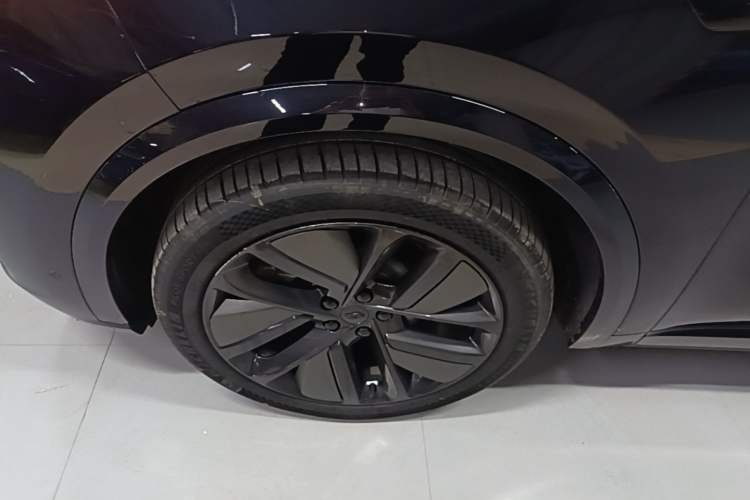 Used Li Auto L9 2024 Ultra Model Left Front Wheel Hub