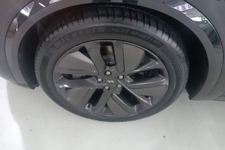 Used Li Auto L9 2024 Ultra Model Left Front Wheel Hub