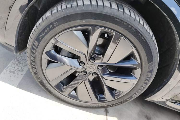 Used Li Auto L9 2024 Ultra Model Left Front Wheel Hub