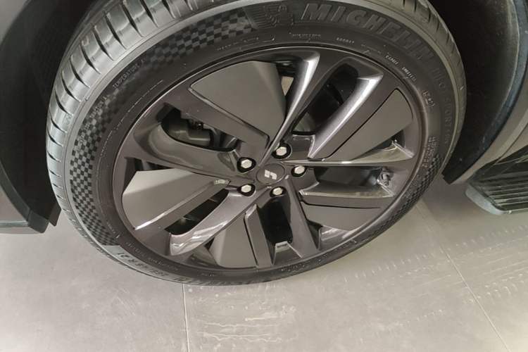 Used Li Auto L9 2024 Pro Model Left Front Wheel Hub