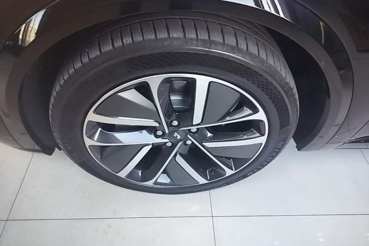 Used Li Auto L9 2024 Ultra Model Left Front Wheel Hub
