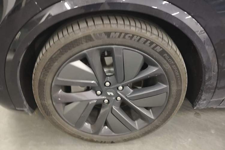Used Li Auto L9 2024 Ultra Model Left Front Wheel Hub
