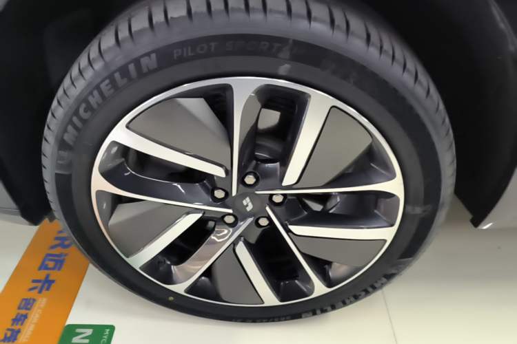 Used Li Auto L9 2024 Ultra Model Left Front Wheel Hub