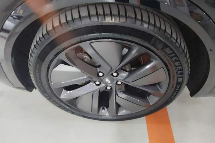 Used Li Auto L9 2024 Ultra Model Left Front Wheel Hub