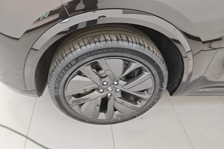 Used Li Auto L9 2024 Ultra Model Left Front Wheel Hub
