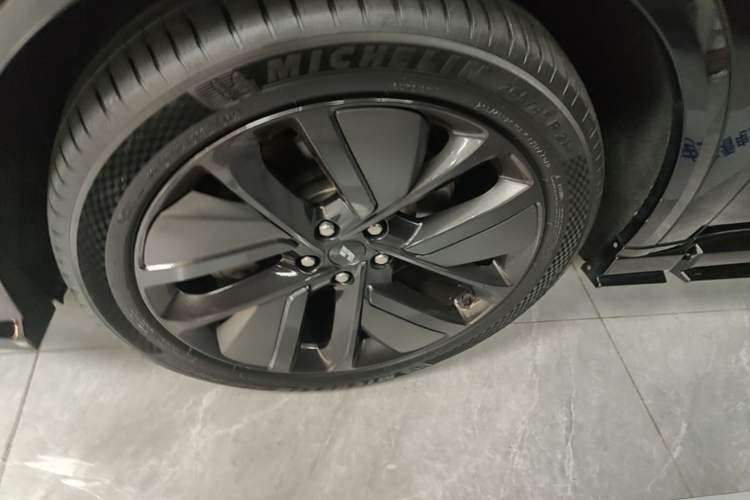 Used Li Auto L9 2024 Pro Model Left Front Wheel Hub