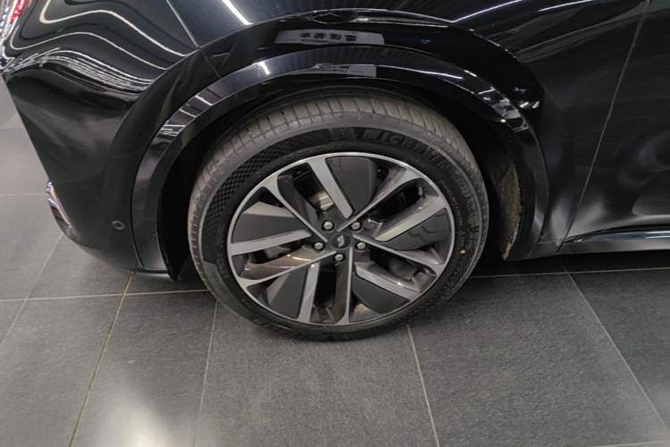 Used Li Auto L9 2024 Pro Model Left Front Wheel Hub