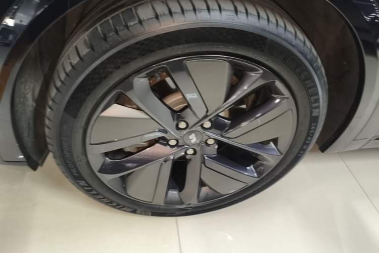 Used Li Auto L9 2024 Ultra Model Left Front Wheel Hub