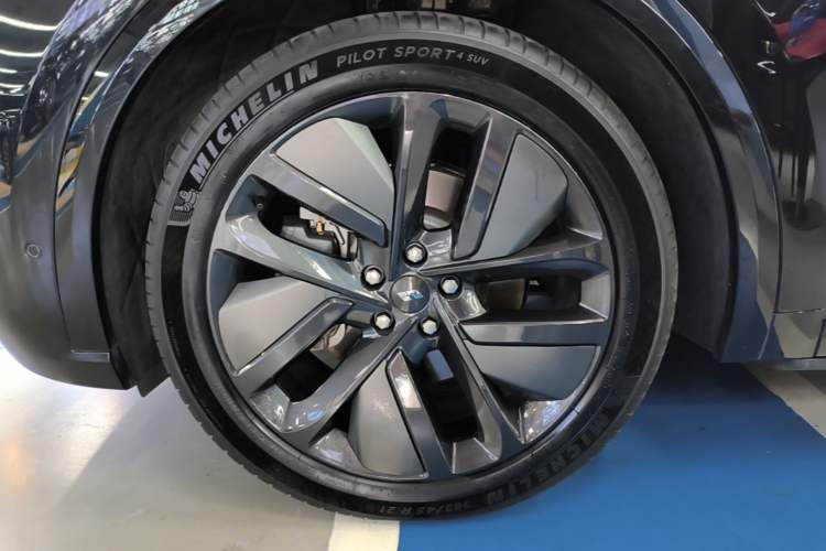 Used Li Auto L9 2024 Ultra Model Left Front Wheel Hub