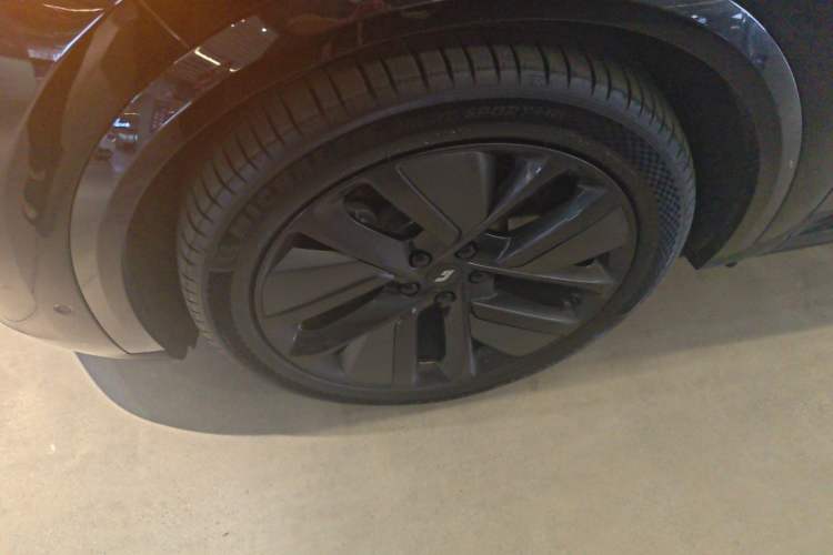 Used Li Auto L9 2024 Ultra Model Left Front Wheel Hub