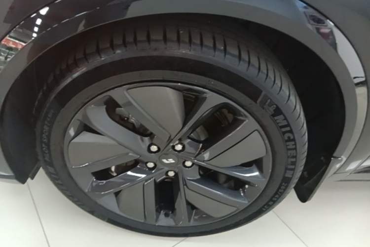 Used Li Auto L9 2024 Ultra Model Left Front Wheel Hub