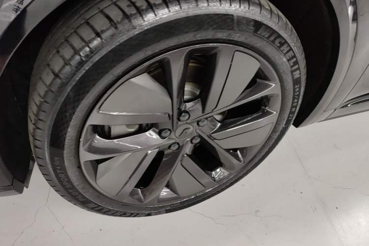Used Li Auto L9 2024 Ultra Model Left Front Wheel Hub
