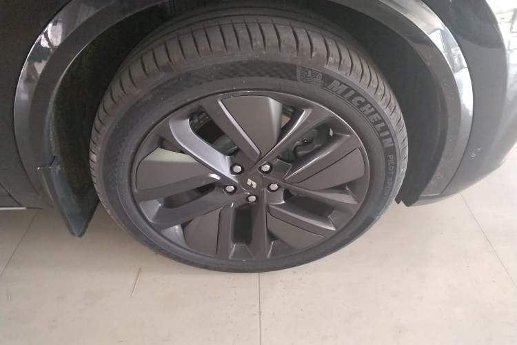 Used Li Auto L9 2024 Pro Model Right Front Wheel Hub