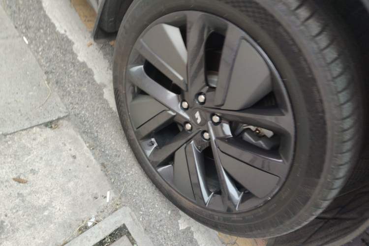 Used Li Auto L9 2024 Ultra Model Right Front Wheel Hub