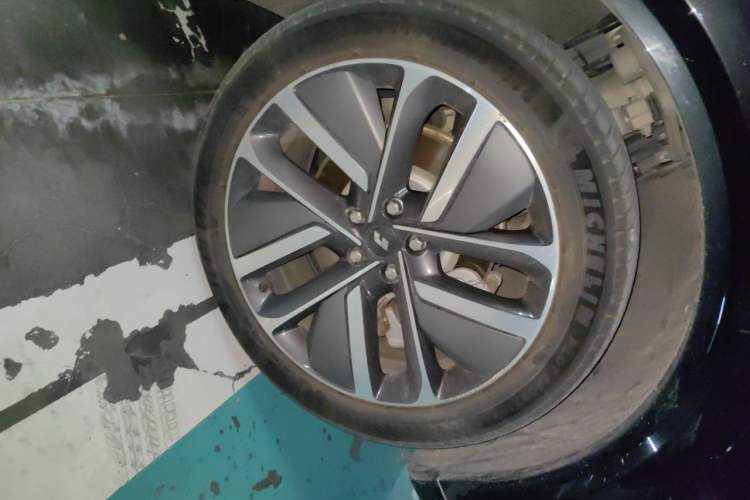 Used Li Auto L9 2024 Pro Model Right Front Wheel Hub