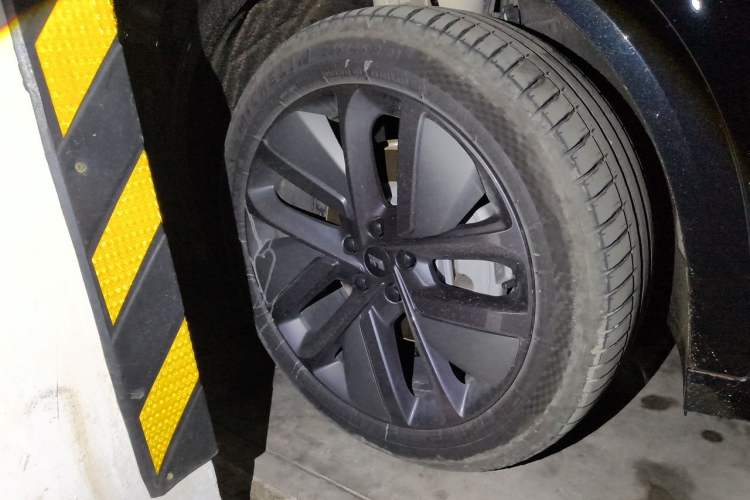 Used Li Auto L9 2024 Ultra Model Right Front Wheel Hub