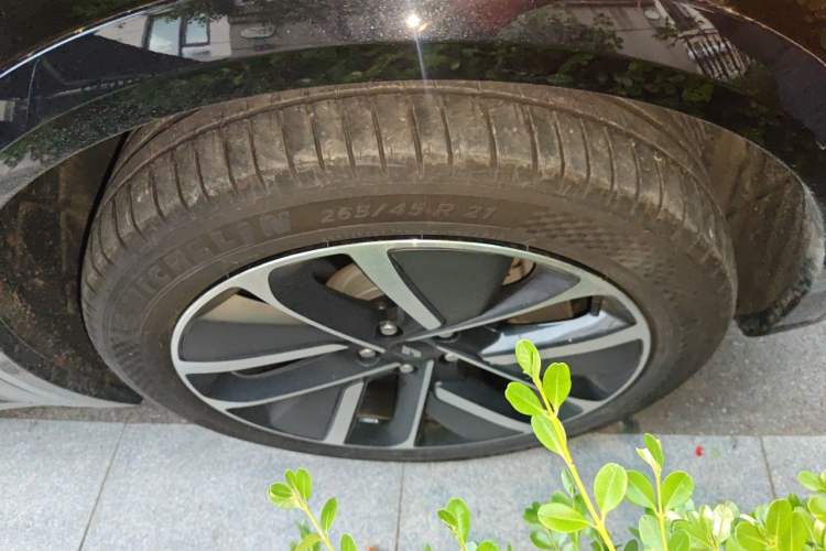Used Li Auto L9 2024 Ultra Model Right Front Wheel Hub