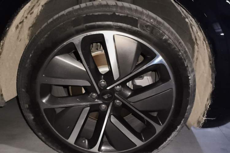 Used Li Auto L9 2024 Ultra Model Right Front Wheel Hub
