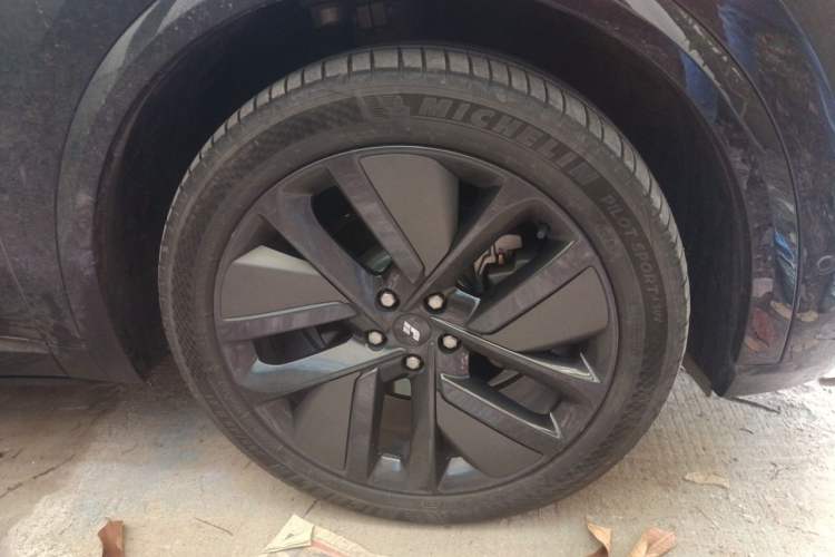Used Li Auto L9 2024 Ultra Model Right Front Wheel Hub