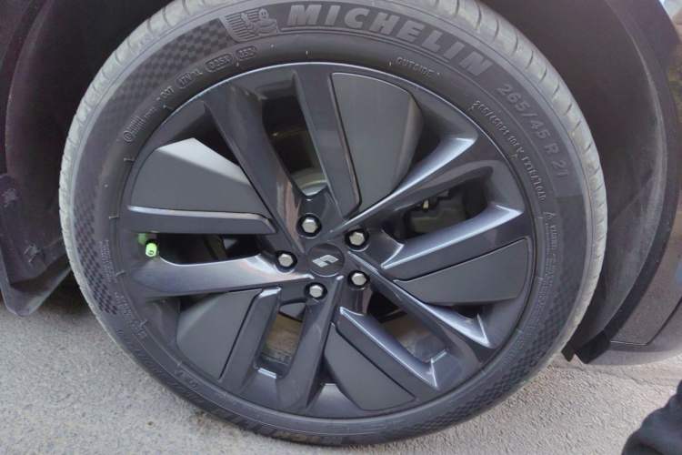 Used Li Auto L9 2024 Ultra Model Right Front Wheel Hub