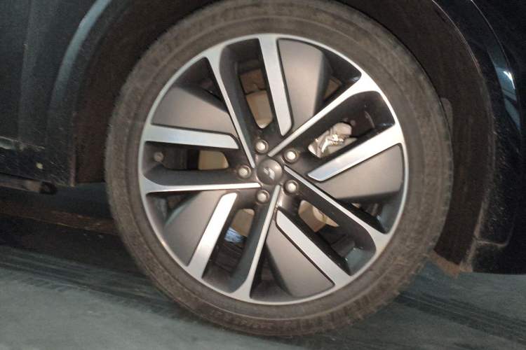 Used Li Auto L9 2024 Ultra Model Right Front Wheel Hub