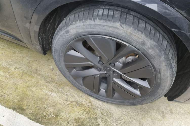 Used Li Auto L9 2024 Ultra Model Right Front Wheel Hub