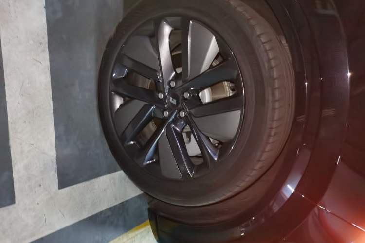 Used Li Auto L9 2024 Ultra Model Right Front Wheel Hub