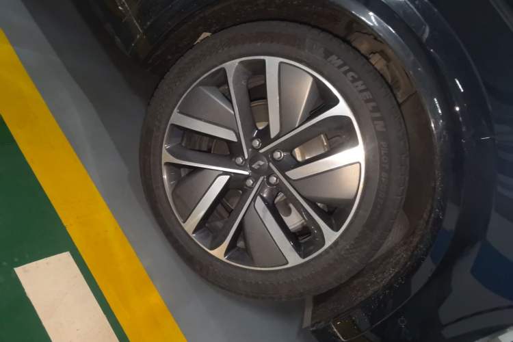 Used Li Auto L9 2024 Ultra Model Right Front Wheel Hub