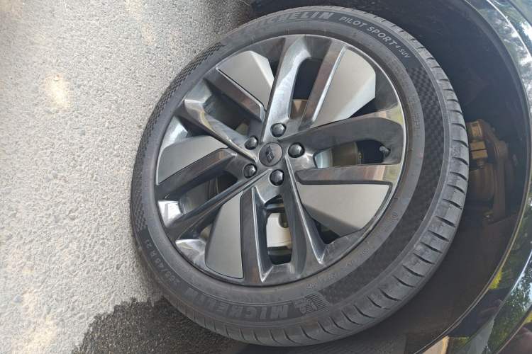 Used Li Auto L9 2024 Ultra Model Right Front Wheel Hub
