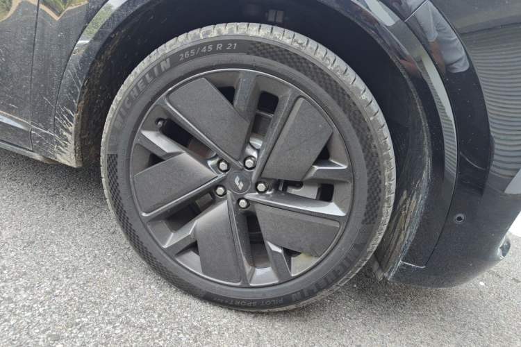 Used Li Auto L9 2024 Ultra Model Right Front Wheel Hub