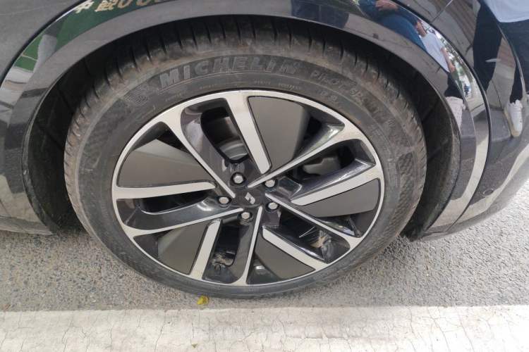 Used Li Auto L9 2024 Pro Model Right Front Wheel Hub