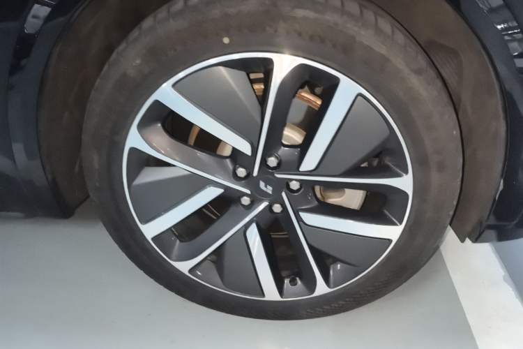 Used Li Auto L9 2024 Ultra Model Right Front Wheel Hub
