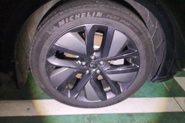 Used Li Auto L9 2024 Ultra Model Right Front Wheel Hub