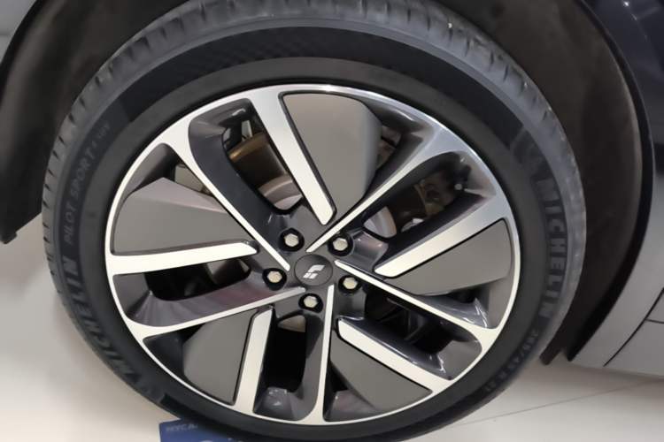 Used Li Auto L9 2024 Ultra Model Right Rear Wheel Hub