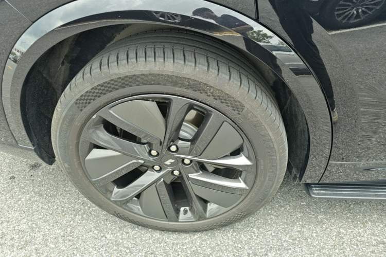 Used Li Auto L9 2024 Ultra Model Right Rear Wheel Hub