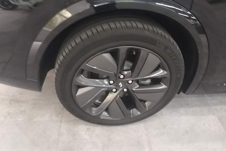Used Li Auto L9 2024 Ultra Model Right Rear Wheel Hub