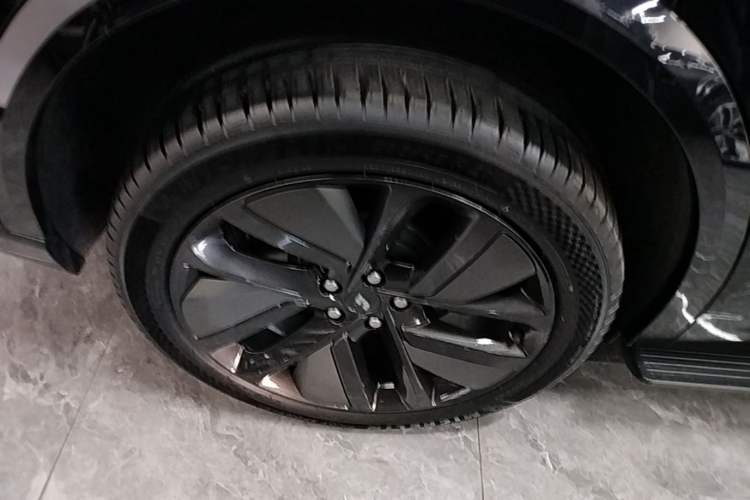 Used Li Auto L9 2024 Ultra Model Right Rear Wheel Hub