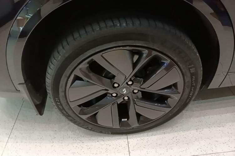 Used Li Auto L9 2024 Pro Model Right Rear Wheel Hub