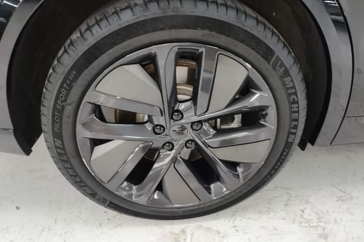 Used Li Auto L9 2024 Ultra Model Right Rear Wheel Hub