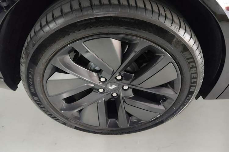 Used Li Auto L9 2024 Ultra Model Right Rear Wheel Hub