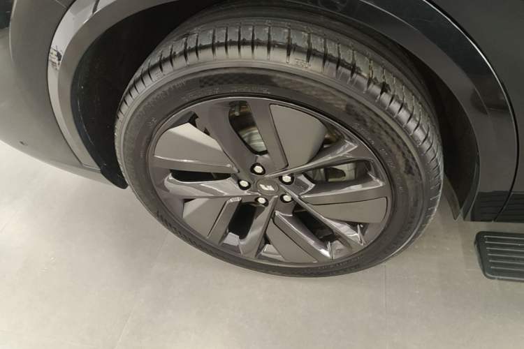 Used Li Auto L9 2024 Pro Model Right Rear Wheel Hub