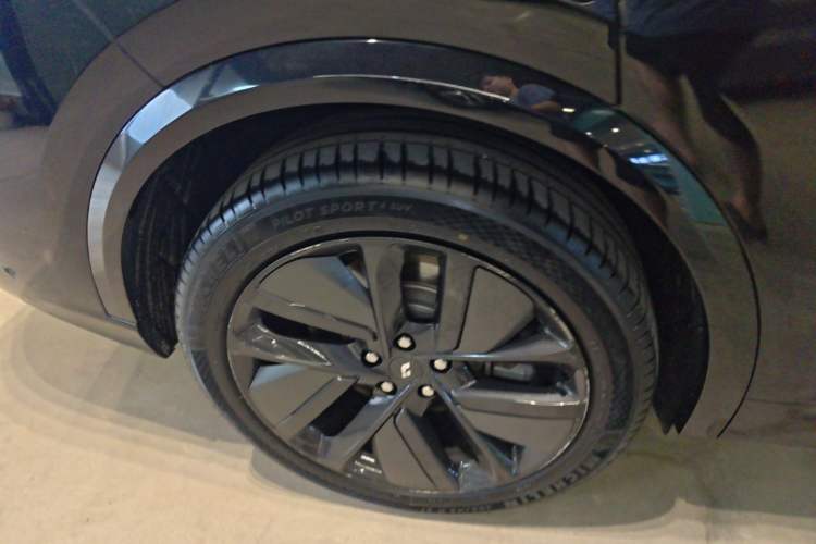 Used Li Auto L9 2024 Ultra Model Right Rear Wheel Hub