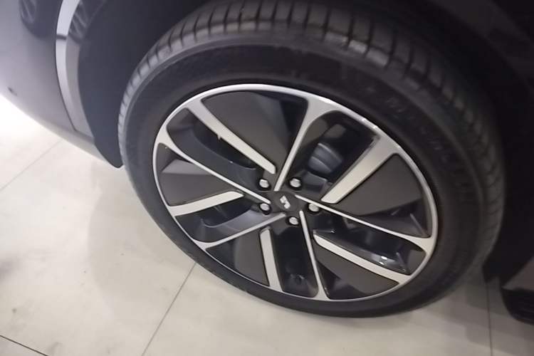 Used Li Auto L9 2024 Ultra Model Right Rear Wheel Hub