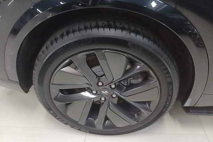 Used Li Auto L9 2024 Ultra Model Right Rear Wheel Hub