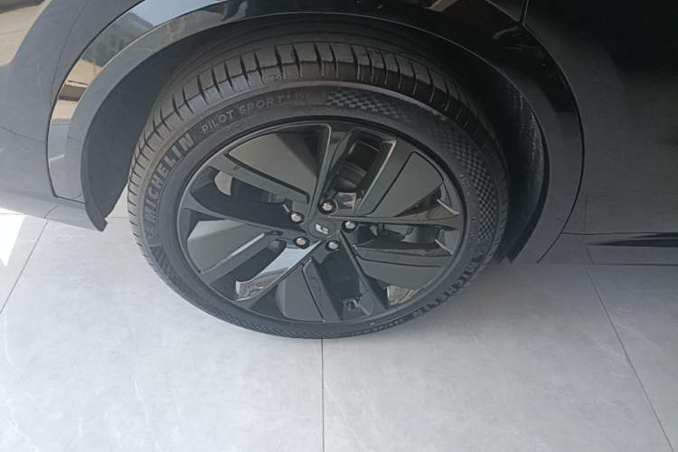 Used Li Auto L9 2024 Ultra Model Right Rear Wheel Hub