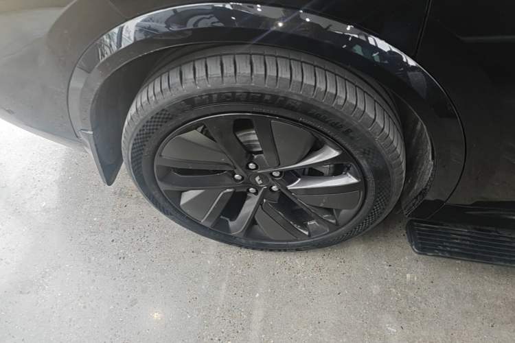 Used Li Auto L9 2024 Ultra Model Right Rear Wheel Hub